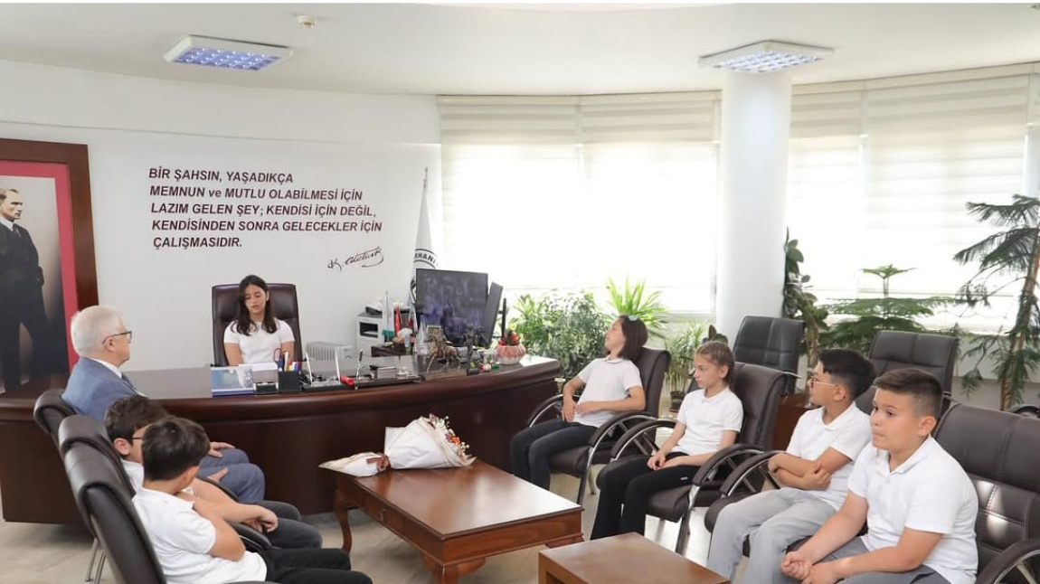 23 NİSAN'DA KOLTUK ÇOCUKLARA EMANET